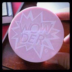 Glossier Wowder in light/medium